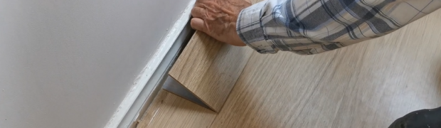 Lay and and repair interlocking laminate flooring