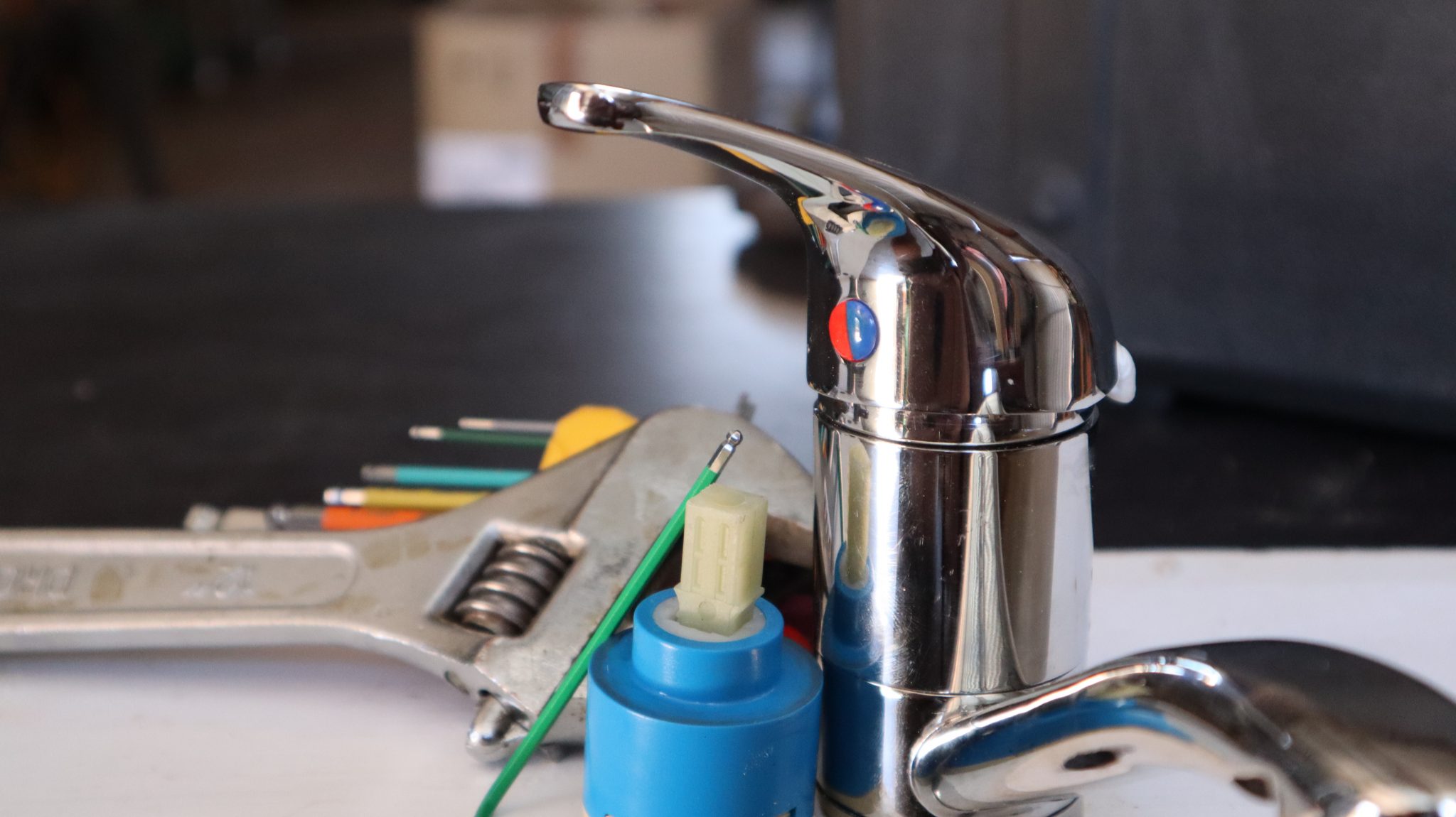 How to replace cartridge + service a single lever mixer tap ← Basic